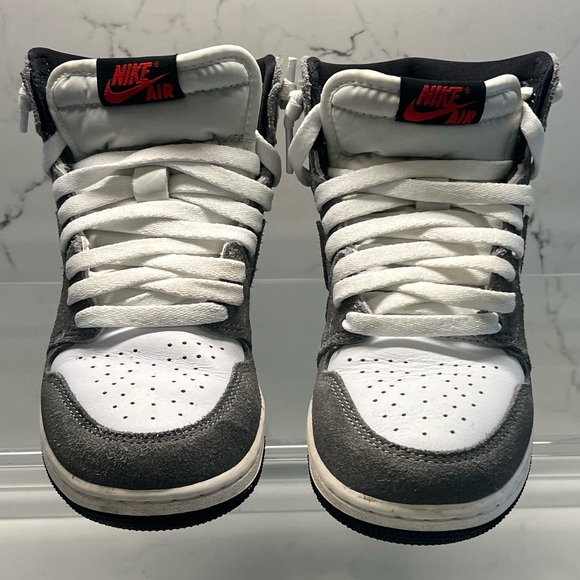 Practically Brand New!! Nike Jordan Retro 1 Mid - Picture 2 of 5